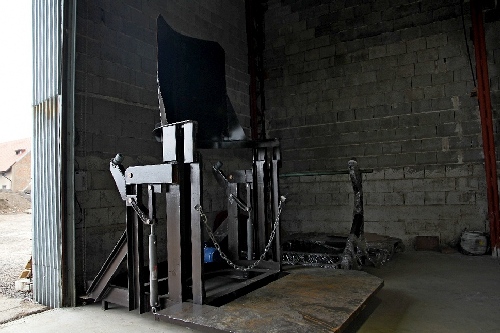 Auxiliary Equipment for the Unit Pirotex. Equipment for Crucible Unloading.
